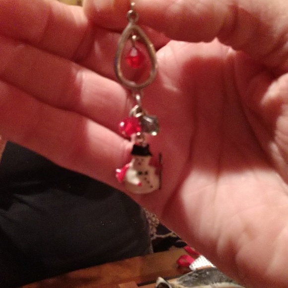 FREE snowman earrings w/ $15 purchase - Picture 2 of 2